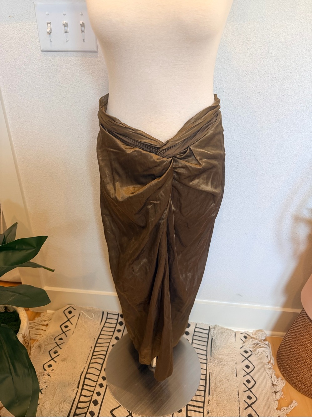 Vince Metallic Bronze Twist Front Draped Midi Skirt NWT Size 8 - Picture 10 of 10